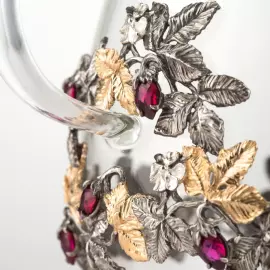 Кувшин с обрамлением серебром и вставками из корунд-рубинов "Земляника"